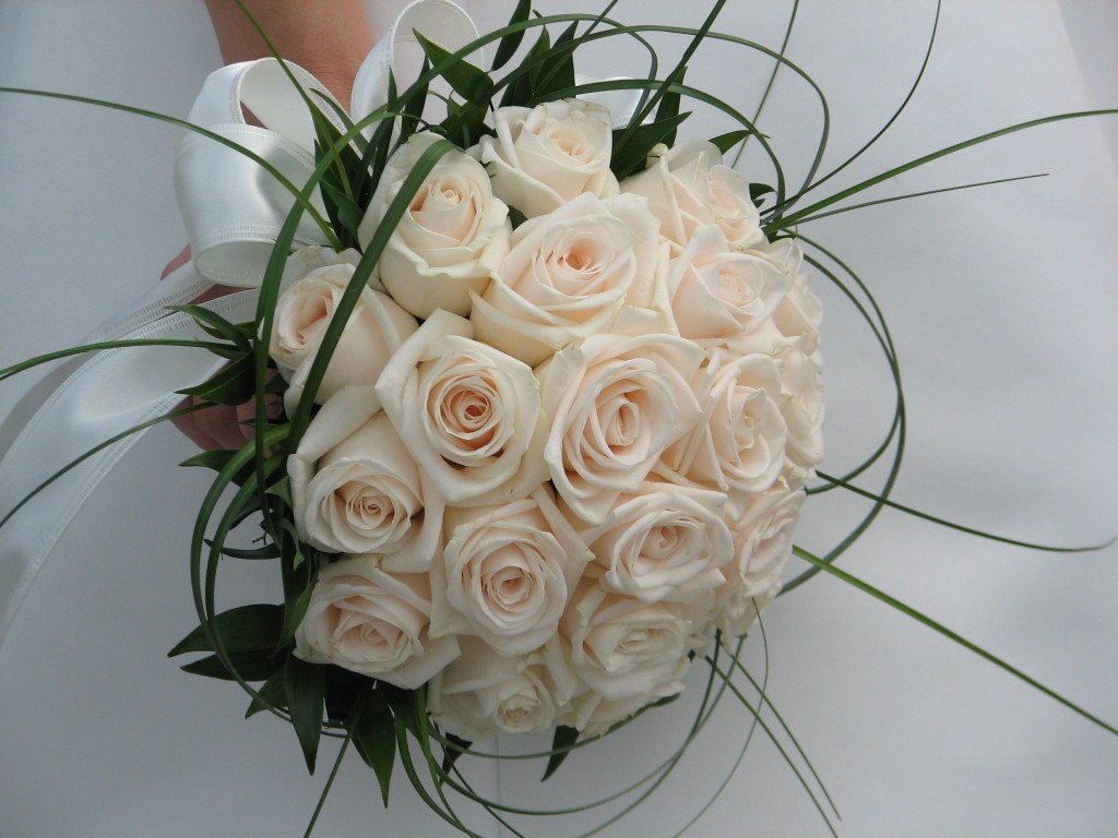 Bride hand held flowers